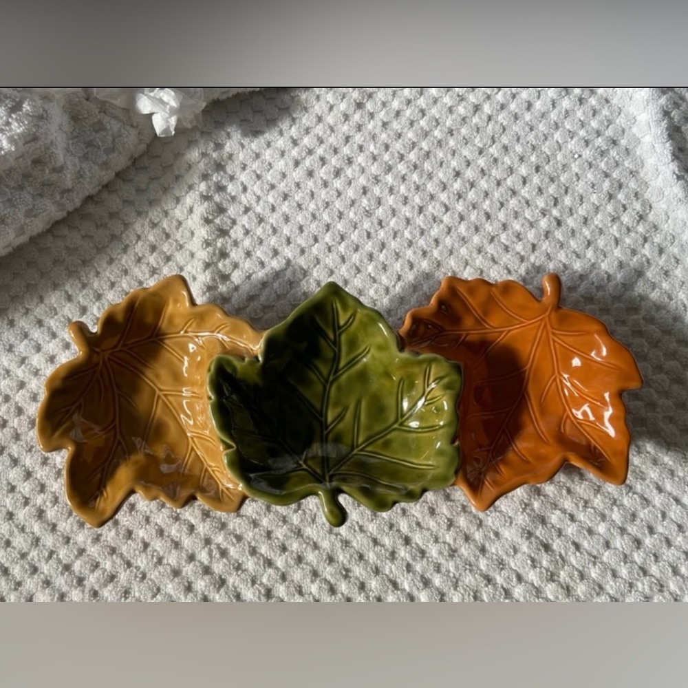 HARVEST 14.75" Long Divided Leaves Porcelain Dish Dishwasher Microwave Safe